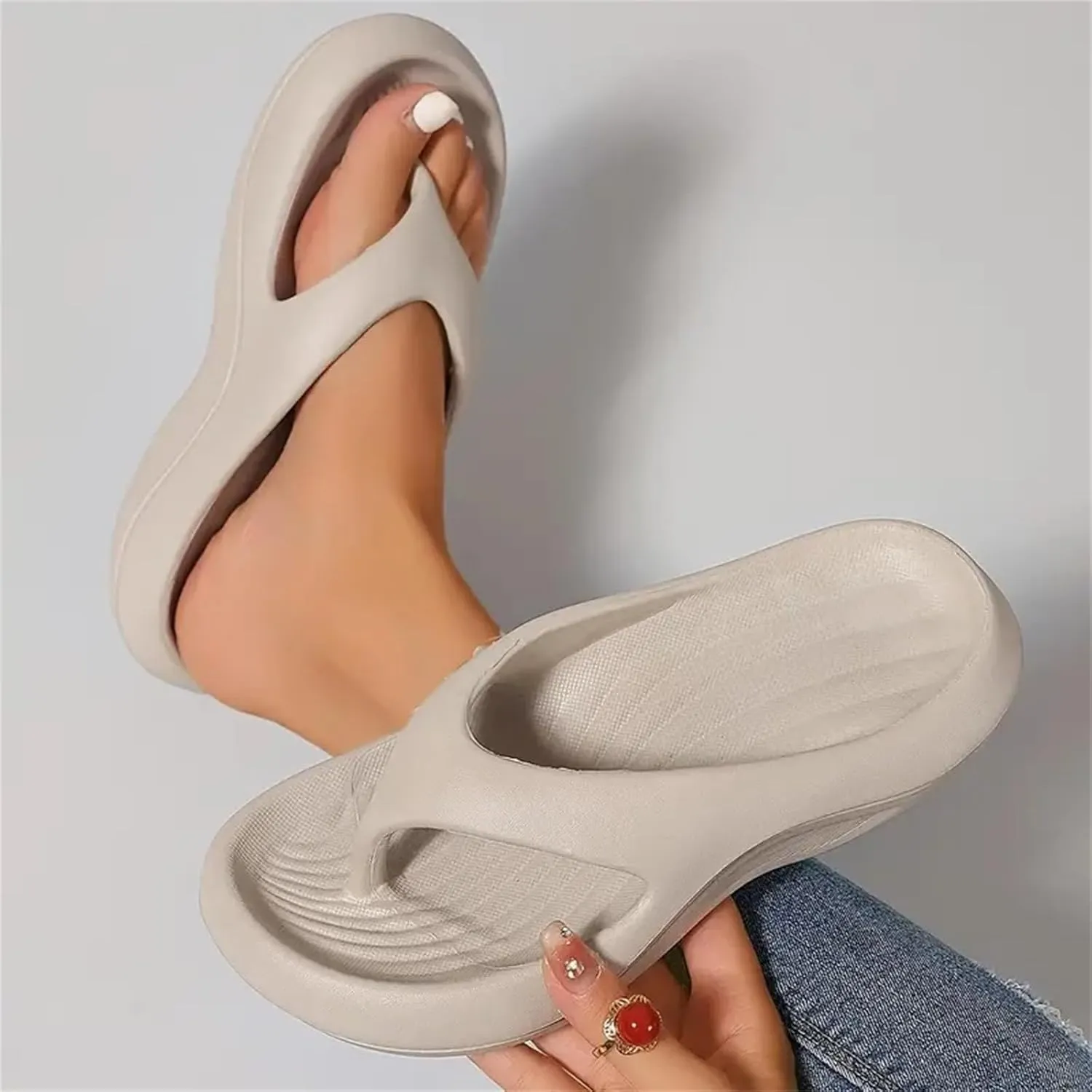 Arch Support Flip Flops for Women Plantar Fasciitis Orthopedic Sandals Pillow Soft Summer Beach Shoes Non-Slip Walking Platform Recovery Flipflops Slides Unisex Comfortable Cloud Slippers