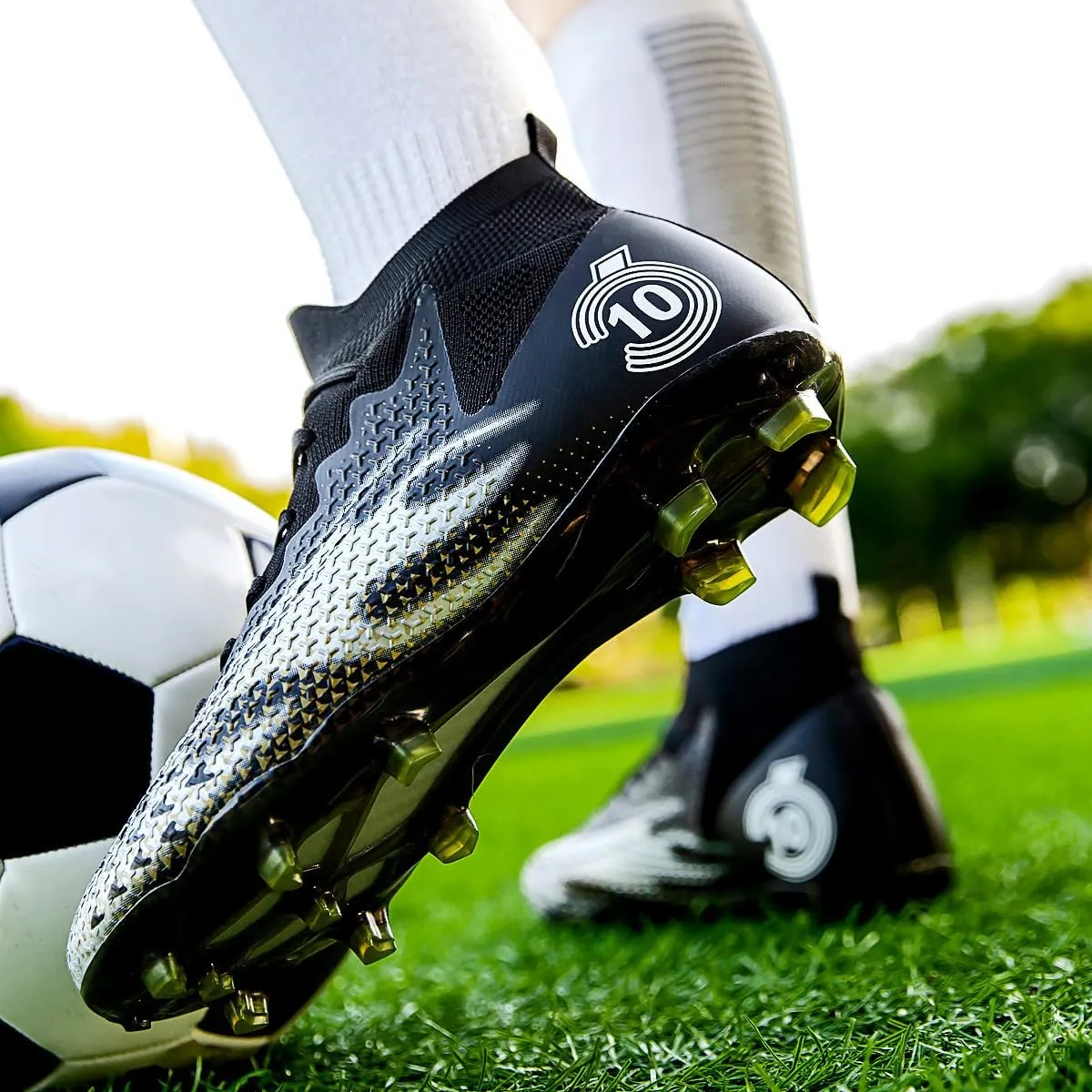 Men's Soccer Shoes High-Top Soccer Cleats Outdoor Breathable Athletic Professional Spikes Youth Boys Football Shoes